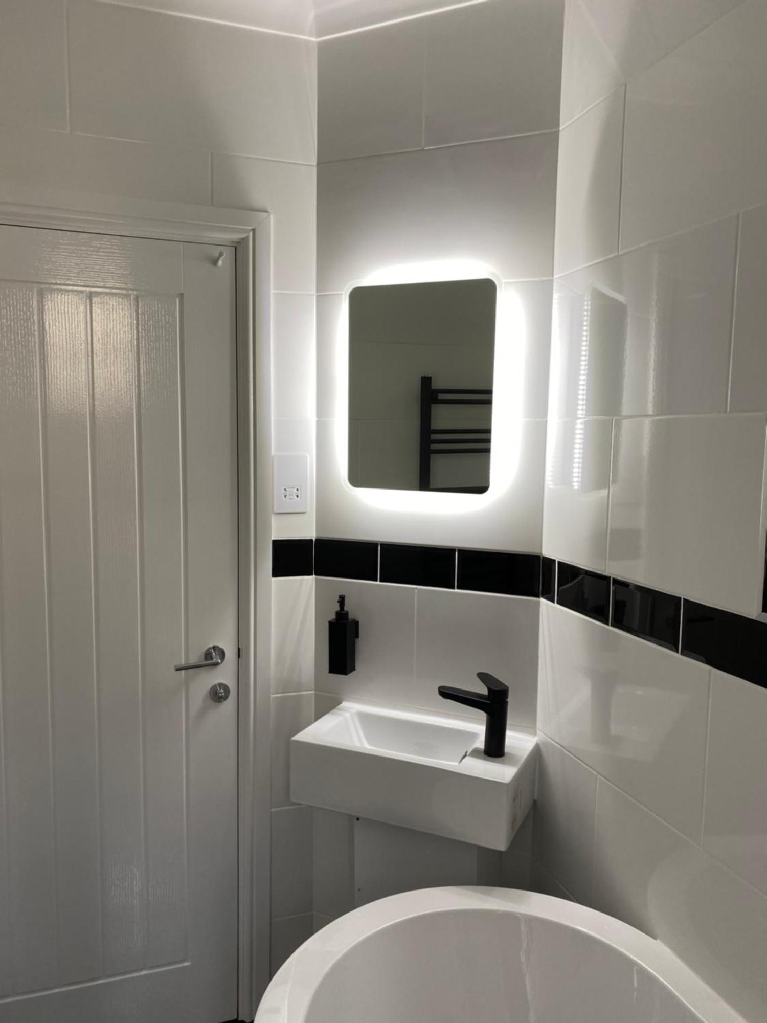 Two Bedroom Two Bathrooms Superior Apartment Londra Exterior foto